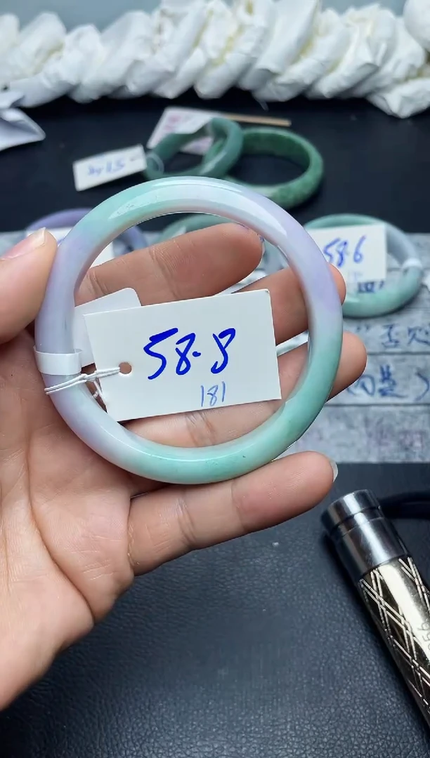 未镶嵌手镯翡翠小**，181