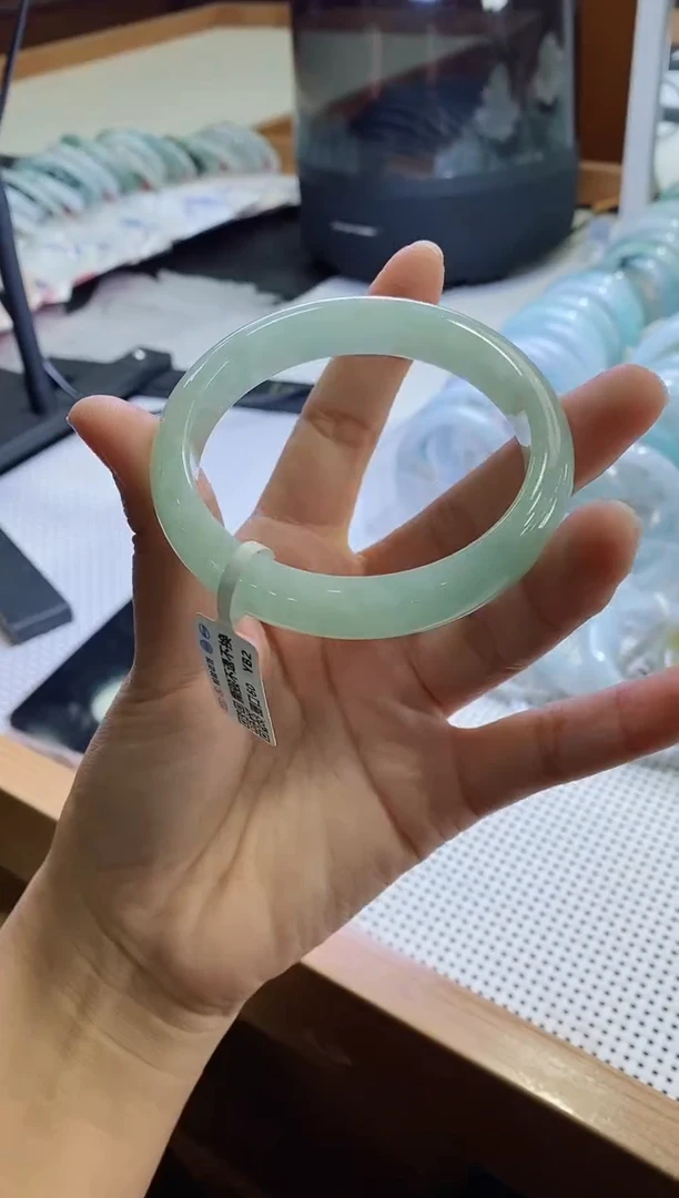 未镶嵌手镯翡翠正圈60圈口，01