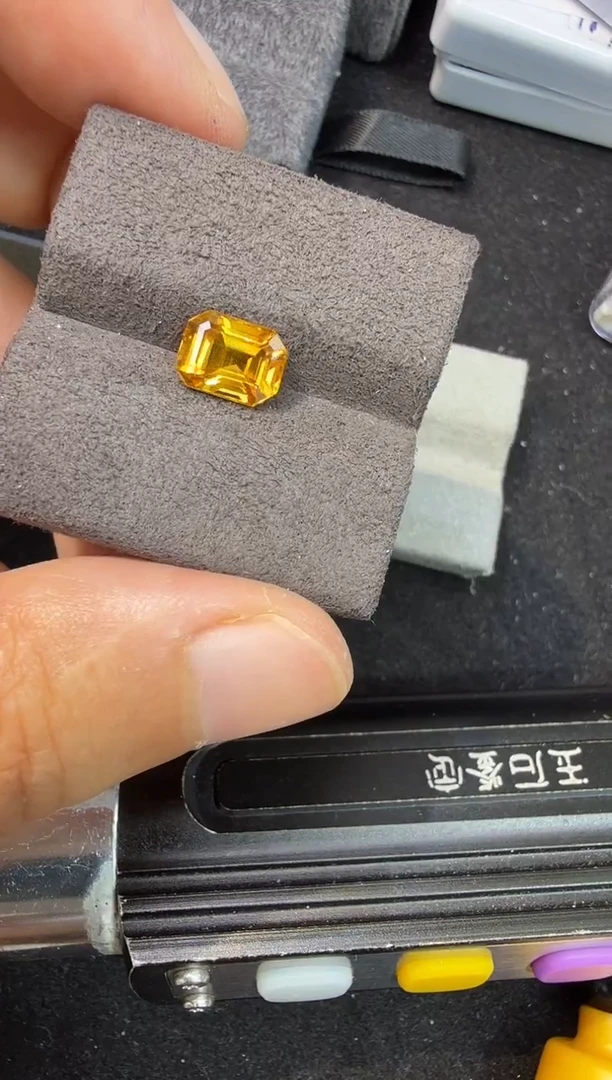 未镶嵌定制定制蓝宝石爱****?天然金丝雀黄vb国际证书2.085克拉