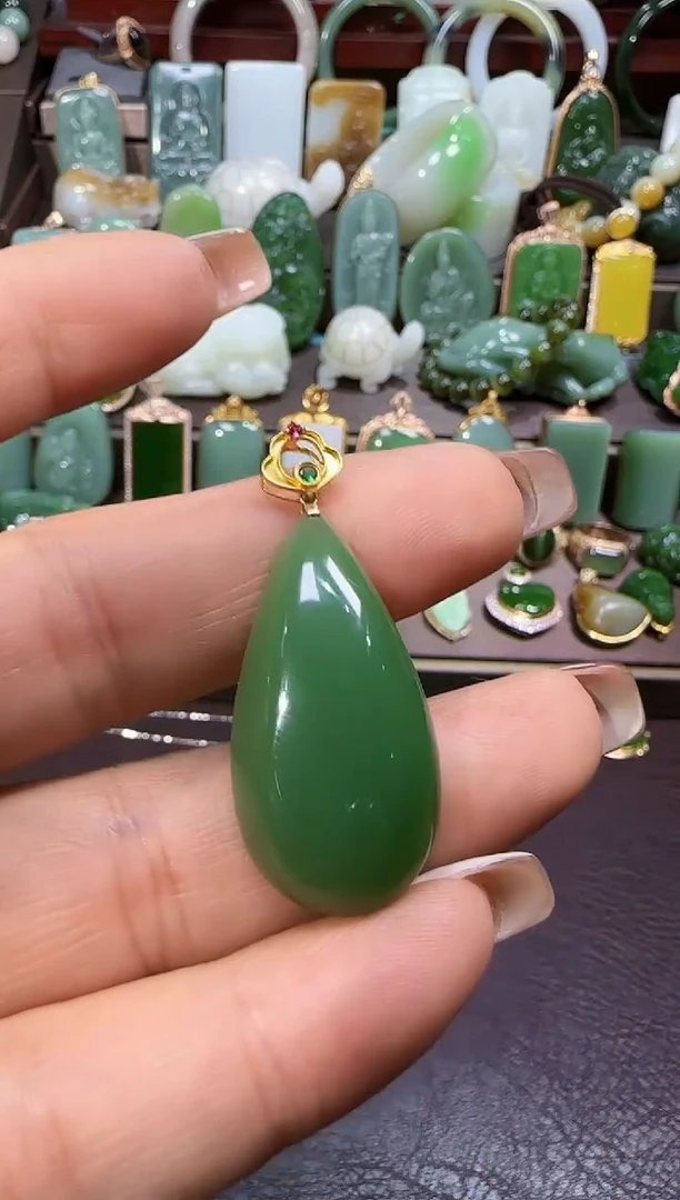 18K金镶嵌和田玉挂件【宏1124】22