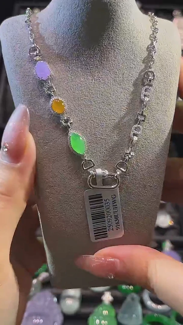 颈饰18K金镶嵌翡翠万能链