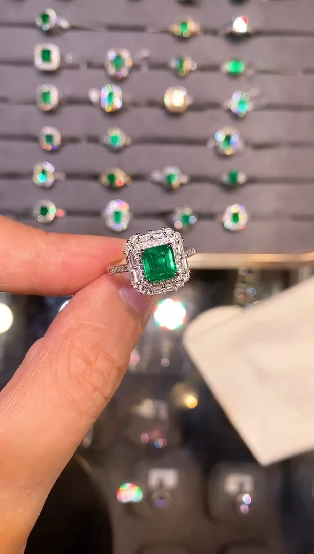 戒指18K金镶嵌祖母绿【闪购】1.45ct/赞比亚微油/同步展会价