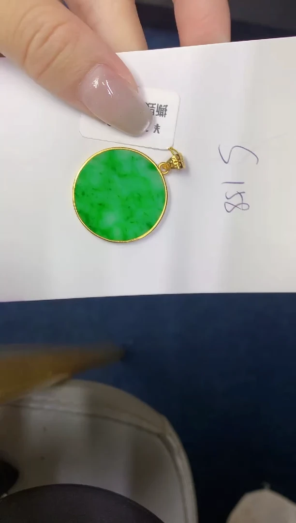 翡翠未镶嵌颈饰缅甸天然翡翠A货