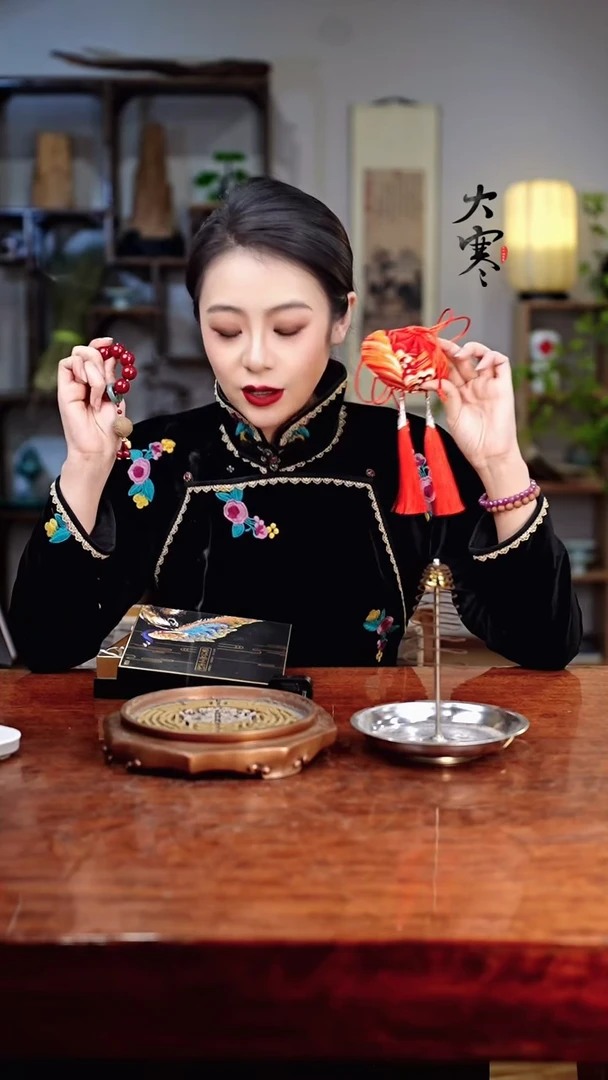 【闪购商品】11梅蕊香包红+寿球绕指柔饰品