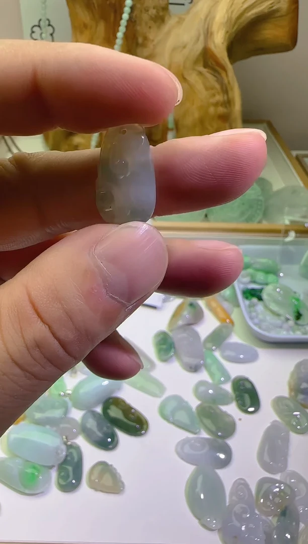 颈饰未镶嵌翡翠翡翠