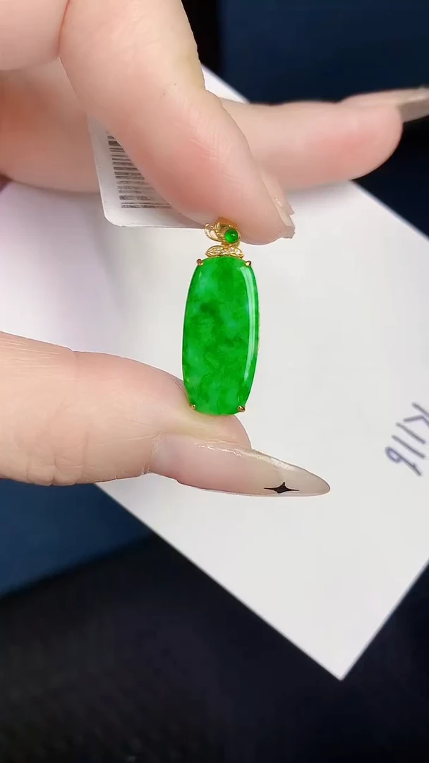 颈饰18K金镶嵌翡翠缅甸天然翡翠A货