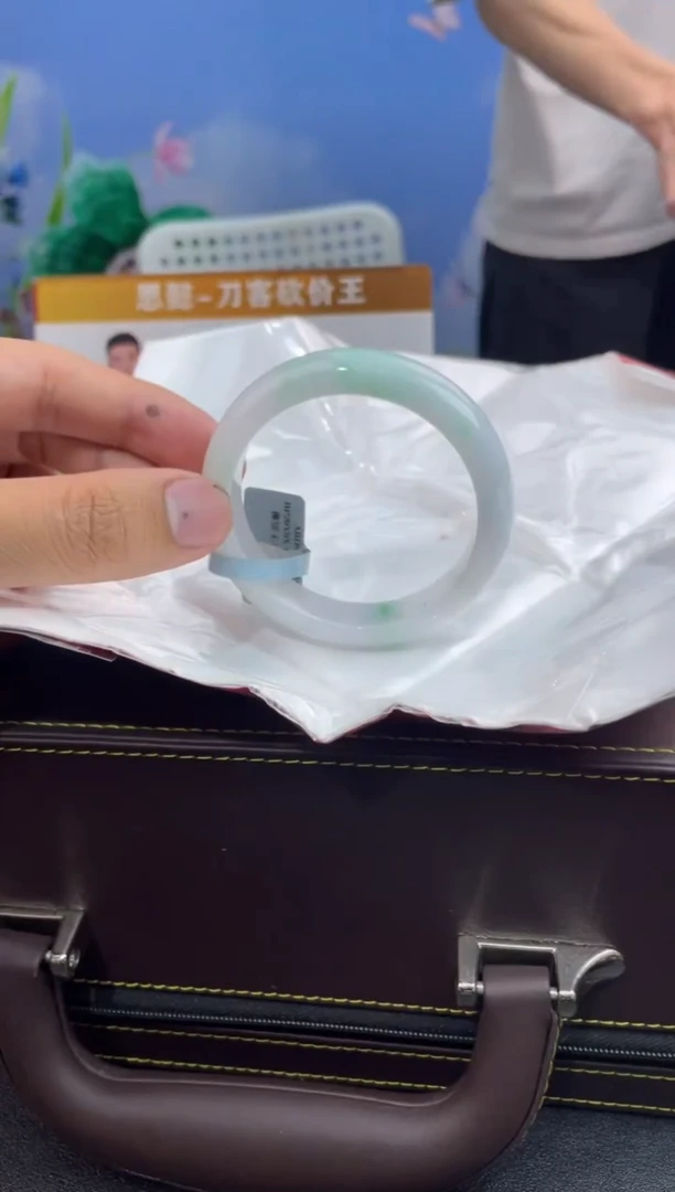 翡翠手镯未镶嵌9  翡翠手镯