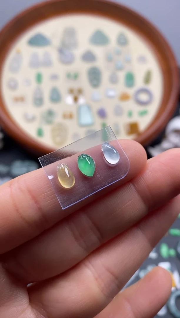 颈饰未镶嵌翡翠3颗多到福瓜/芬