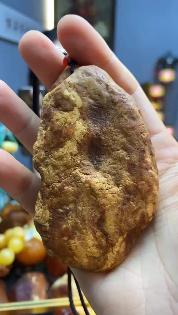 未镶嵌颈饰琥珀吊坠 有纹