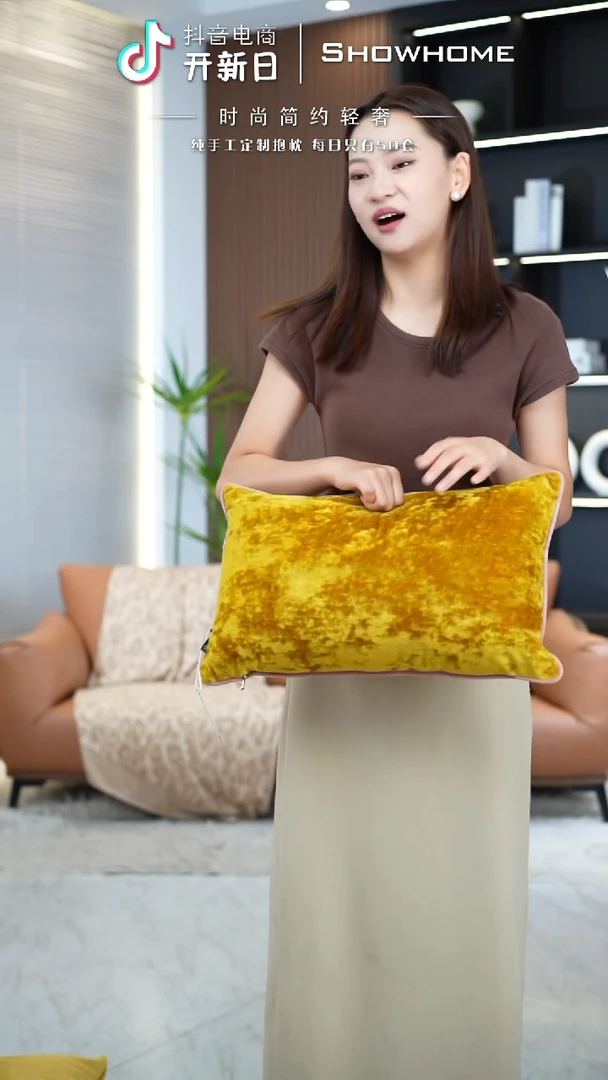 冰花绒金黄色腰枕30X50
