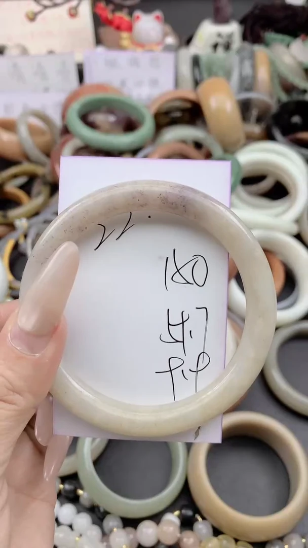 未镶嵌手镯石英质玉150