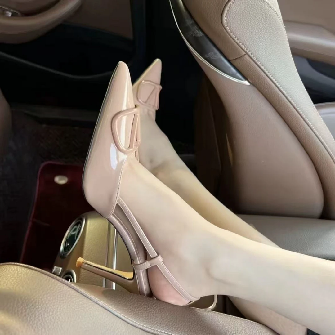 尖头v扣斩男细跟高跟鞋女新款后空包头百搭凉鞋