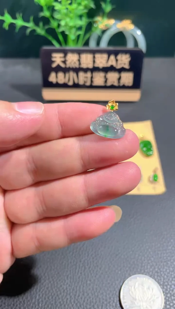 翡翠18K金镶嵌颈饰翡翠
