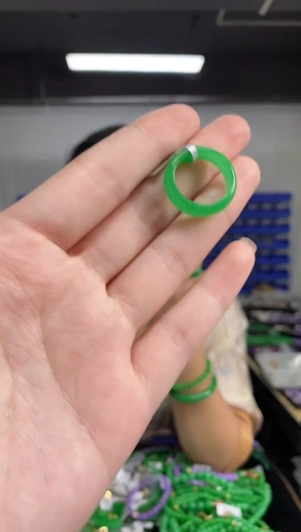 未镶嵌戒指翡翠多样性发其一颜色微差