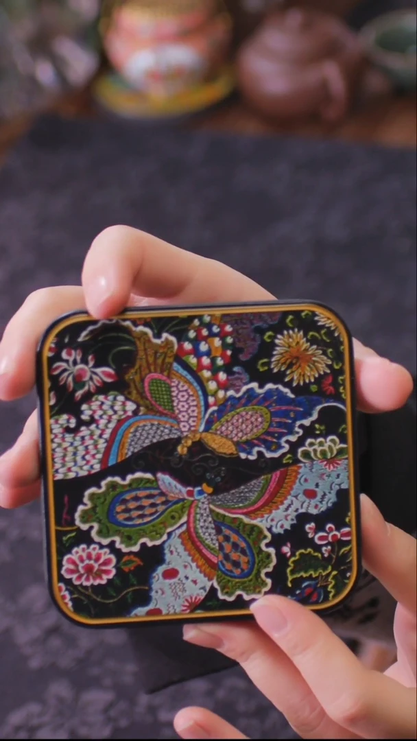 壹藏贰宝蝶恋花图案杯垫一片