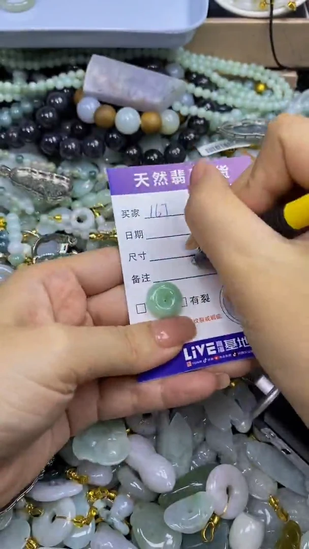 翡翠未镶嵌颈饰天然翡翠A货吊坠