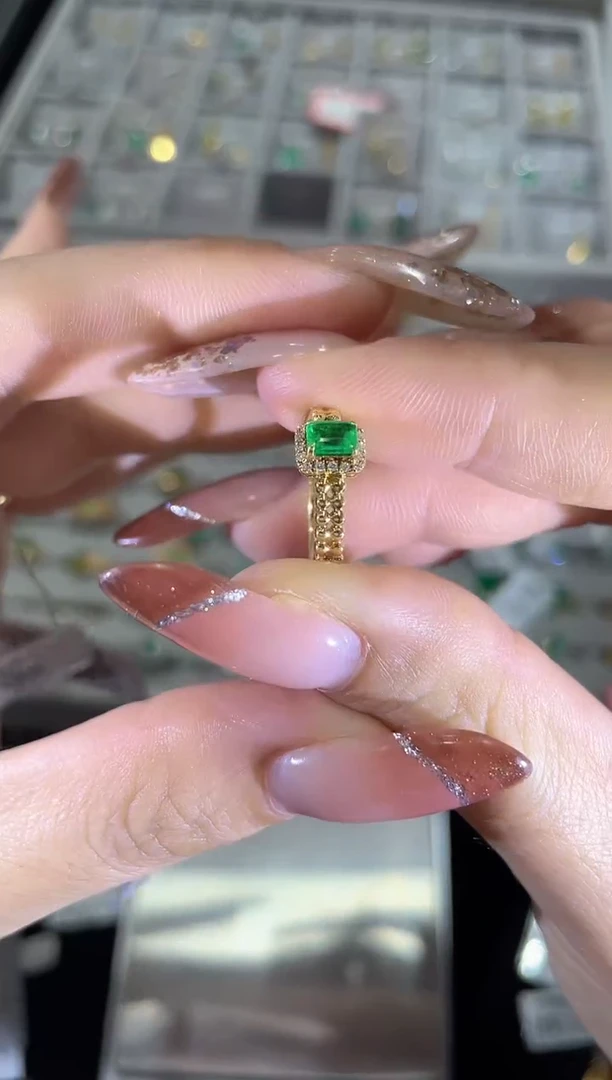 18K金镶嵌戒指祖母绿   YG