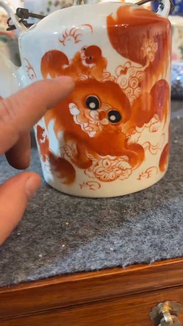 摆件瓷摆件瓷摆件红狮子提梁壶
