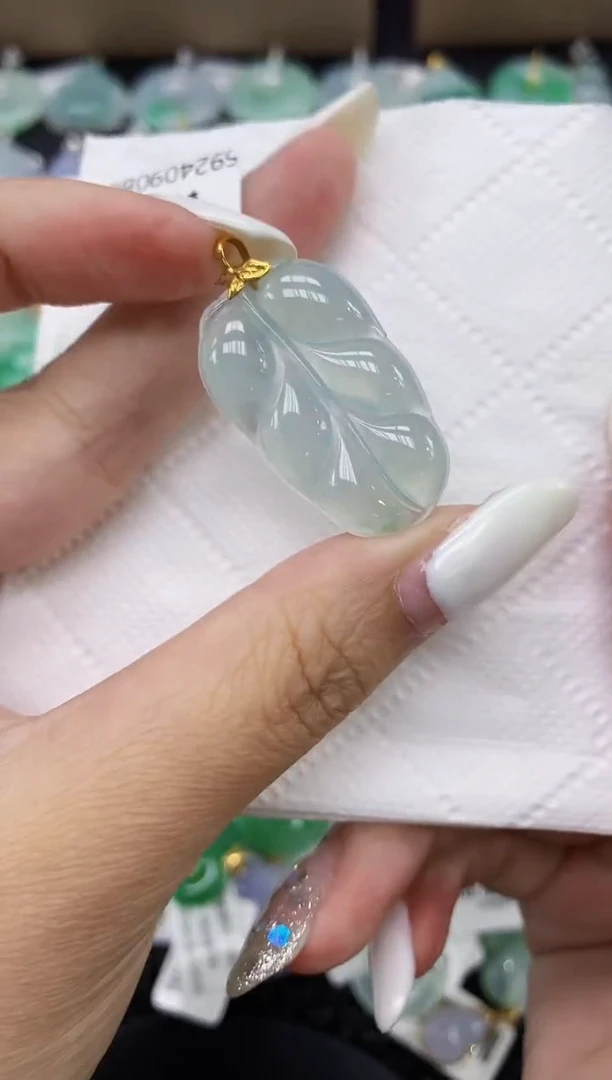 颈饰18K金镶嵌翡翠11111111111