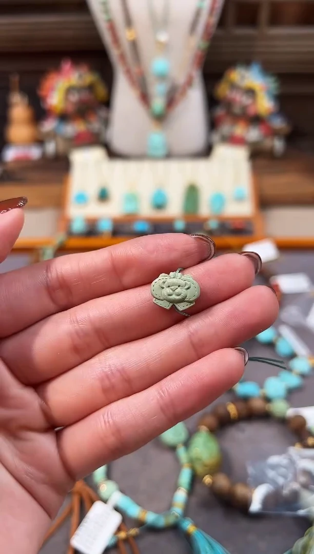 未镶嵌绿松石配饰蝴蝶结小熊