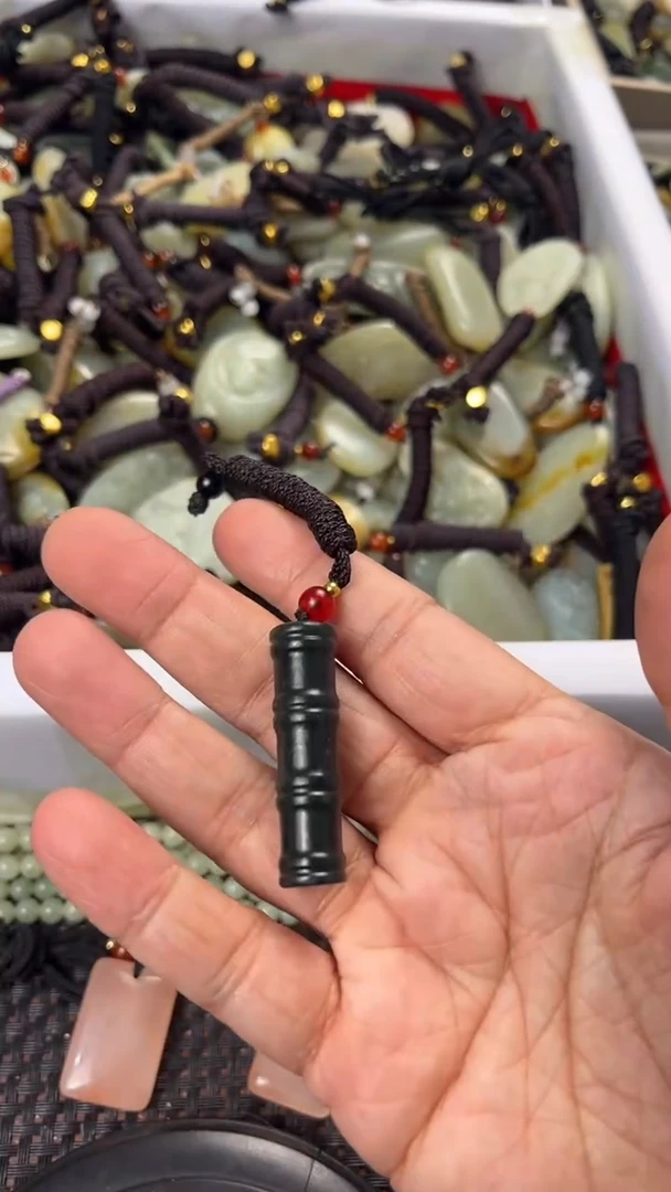 【闪购商品】和田玉颈饰未镶嵌多样性发货没有证书拍一发一有瑕