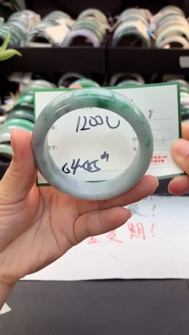 定制翡翠未镶嵌毛货需精细抛光+多人