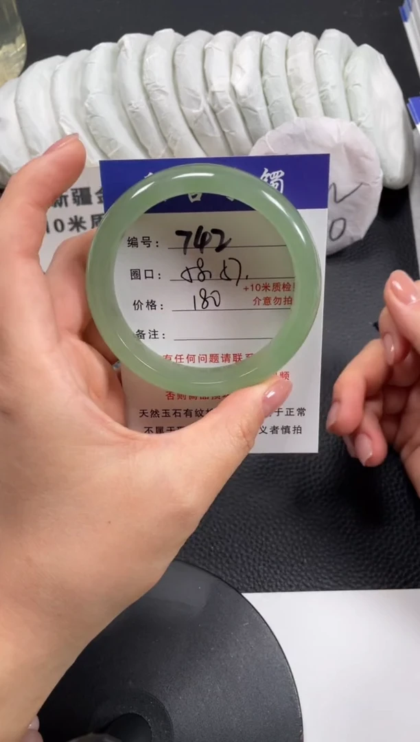 【闪购商品】石英质玉手镯未镶嵌58