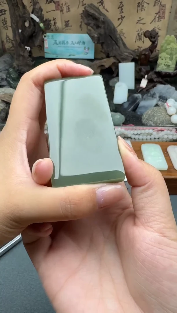 和田玉未镶嵌颈饰婷婷