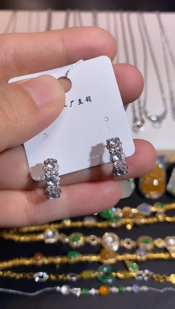 18K金镶嵌翡翠耳饰耳饰