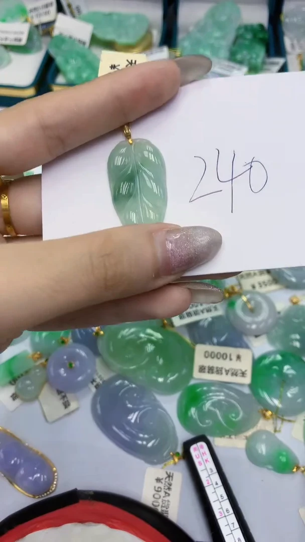 颈饰18K金镶嵌翡翠翡翠1111