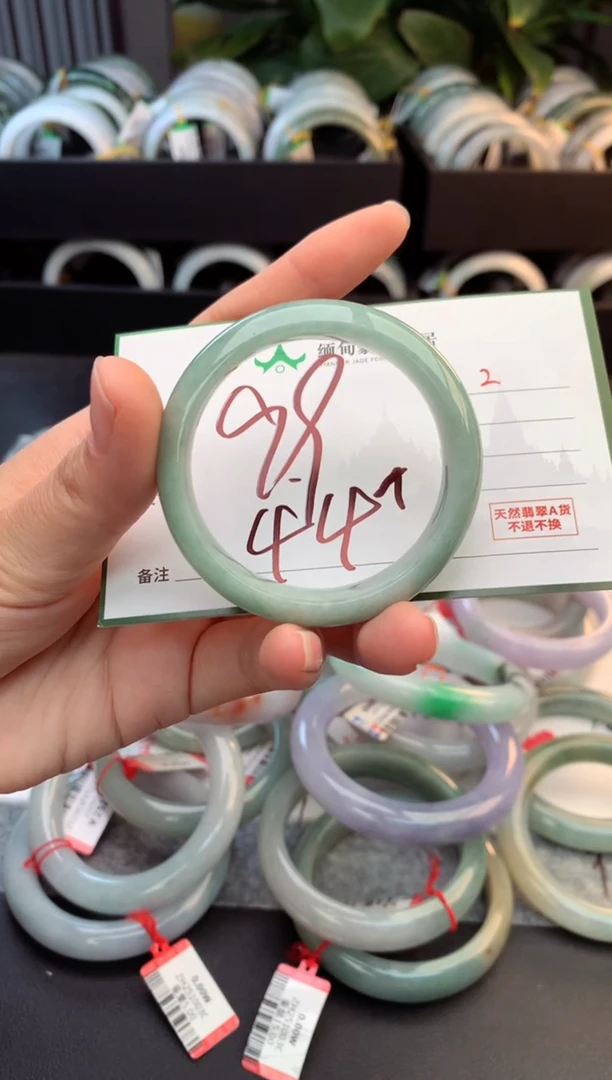 未镶嵌戒指翡翠?****?毛货需精细抛光+多人