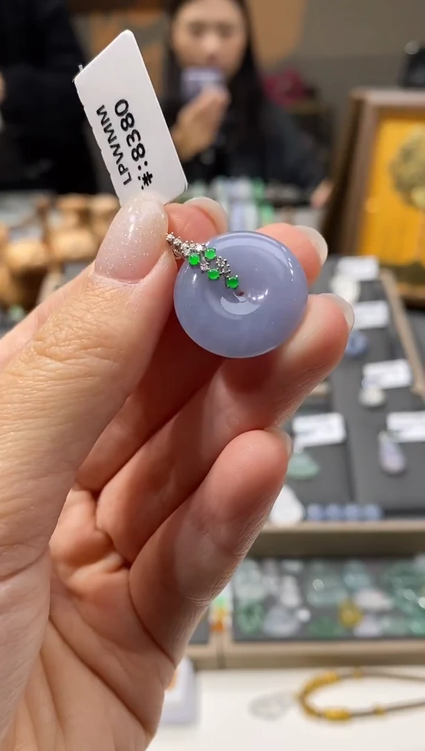 颈饰18K金镶嵌翡翠平安扣