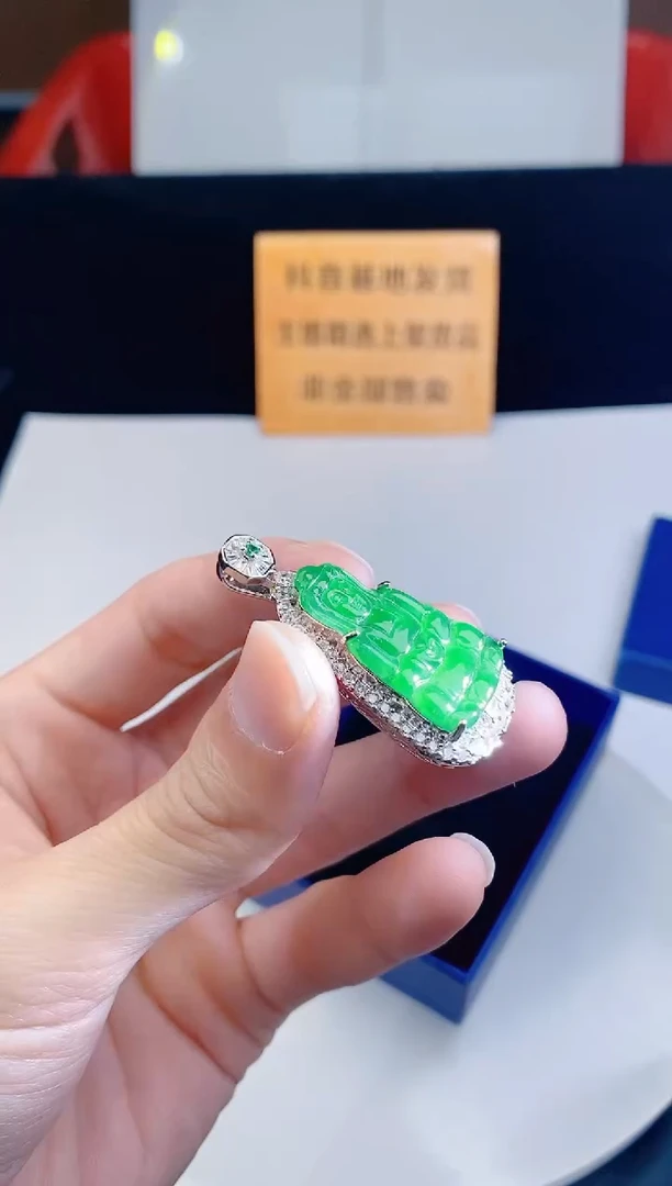 颈饰未镶嵌翡翠