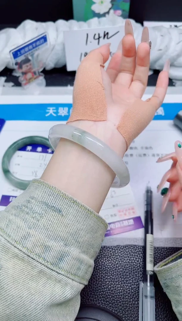 石英质玉手镯未镶嵌172-63