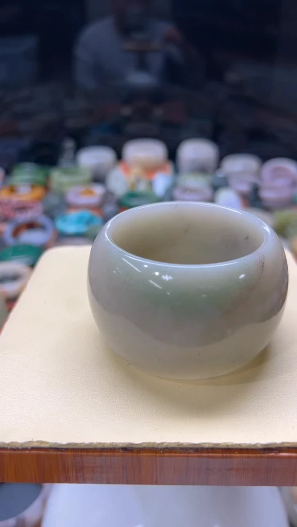 【闪购商品】石英质玉手镯未镶嵌046