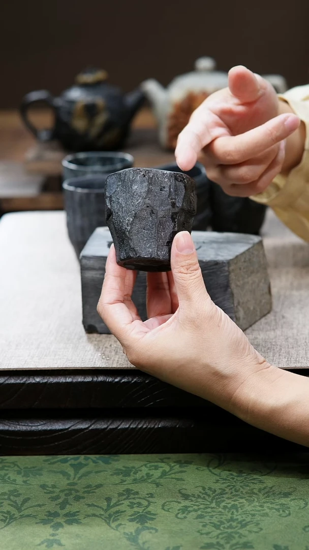 ^****水归玉堂冰碛岩重工雕刻随形手凿杯