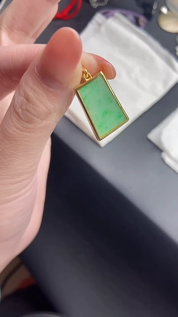 【闪购商品】翡翠吊坠(不含链)未镶嵌天然A货翡翠-吊坠