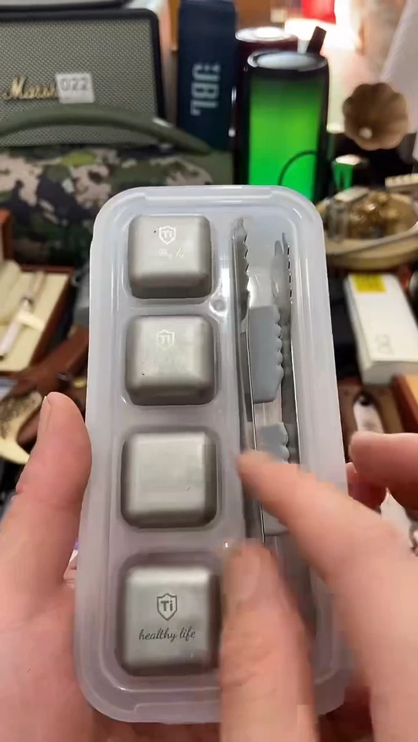 瓷片闪购商品  如图所示