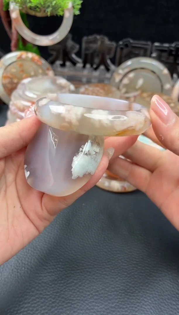 未镶嵌手镯（圆镯）石英质玉57