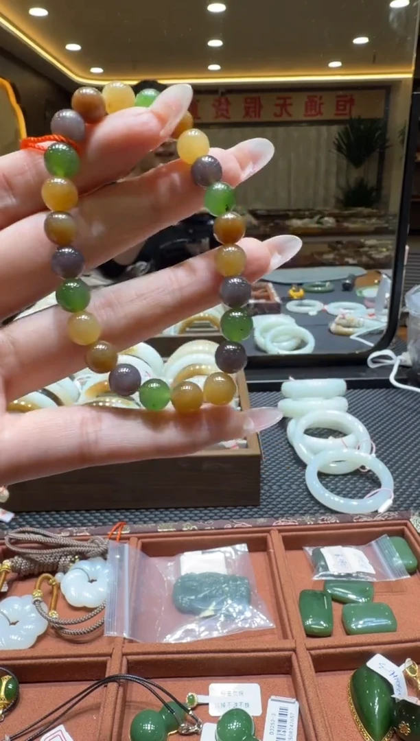 颈饰未镶嵌和田玉手串