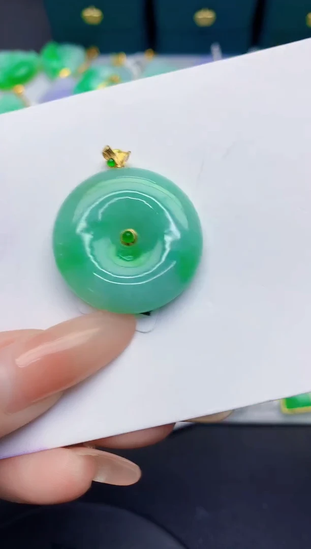 颈饰18K金镶嵌翡翠缅甸天然翡翠A货