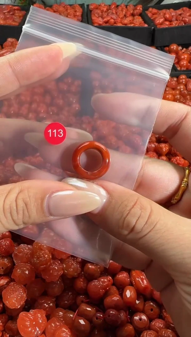 颈饰未镶嵌南红玛瑙1