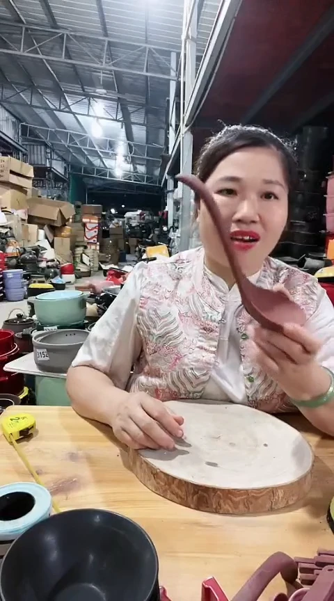 瑕疵紫砂大汤勺一个