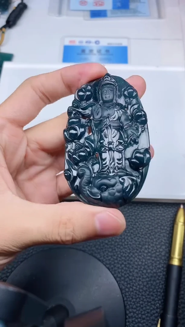颈饰未镶嵌翡翠