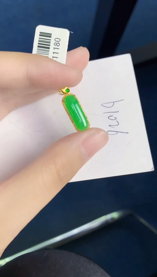 翡翠18K金镶嵌颈饰天然翡翠緬甸A貨