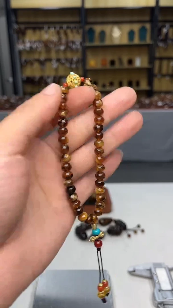 裸石琥珀未镶嵌抚顺琥珀花蜡手持多样性发其一