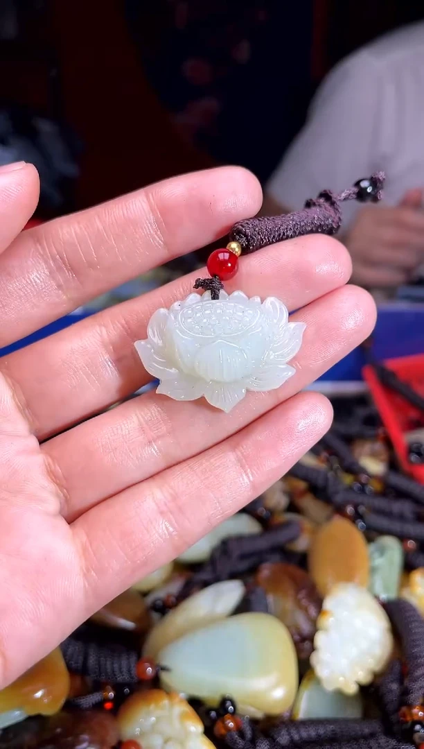 和田玉未镶嵌颈饰1