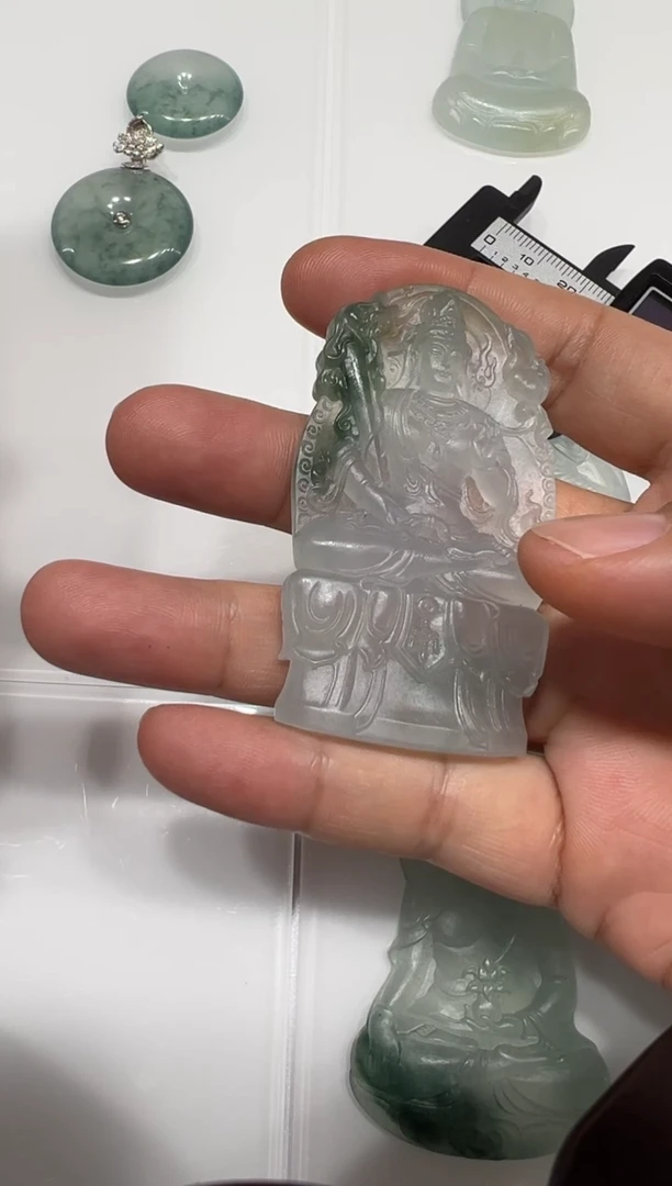 定制翡翠未镶嵌挂件