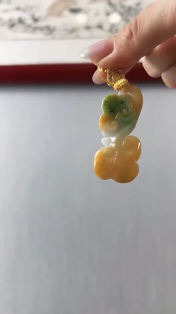 翡翠未镶嵌颈饰如意