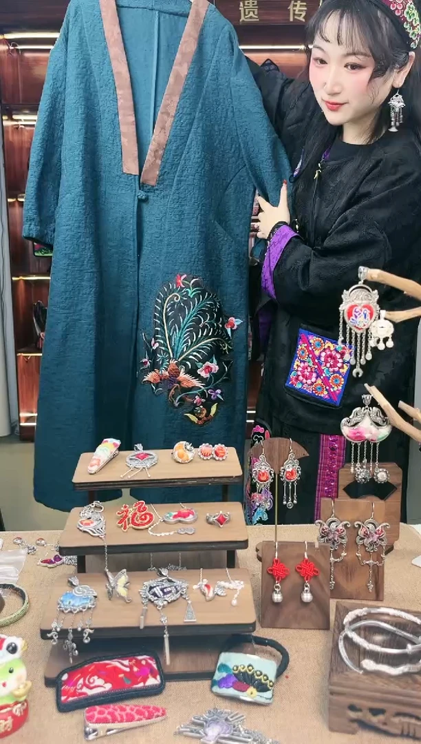 【闪购商品】织绣A02黔东南苗族刺绣